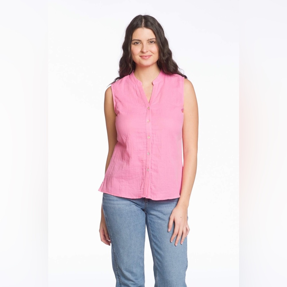 Chic Sleeveless Button Down Shirt in Soft-Rose